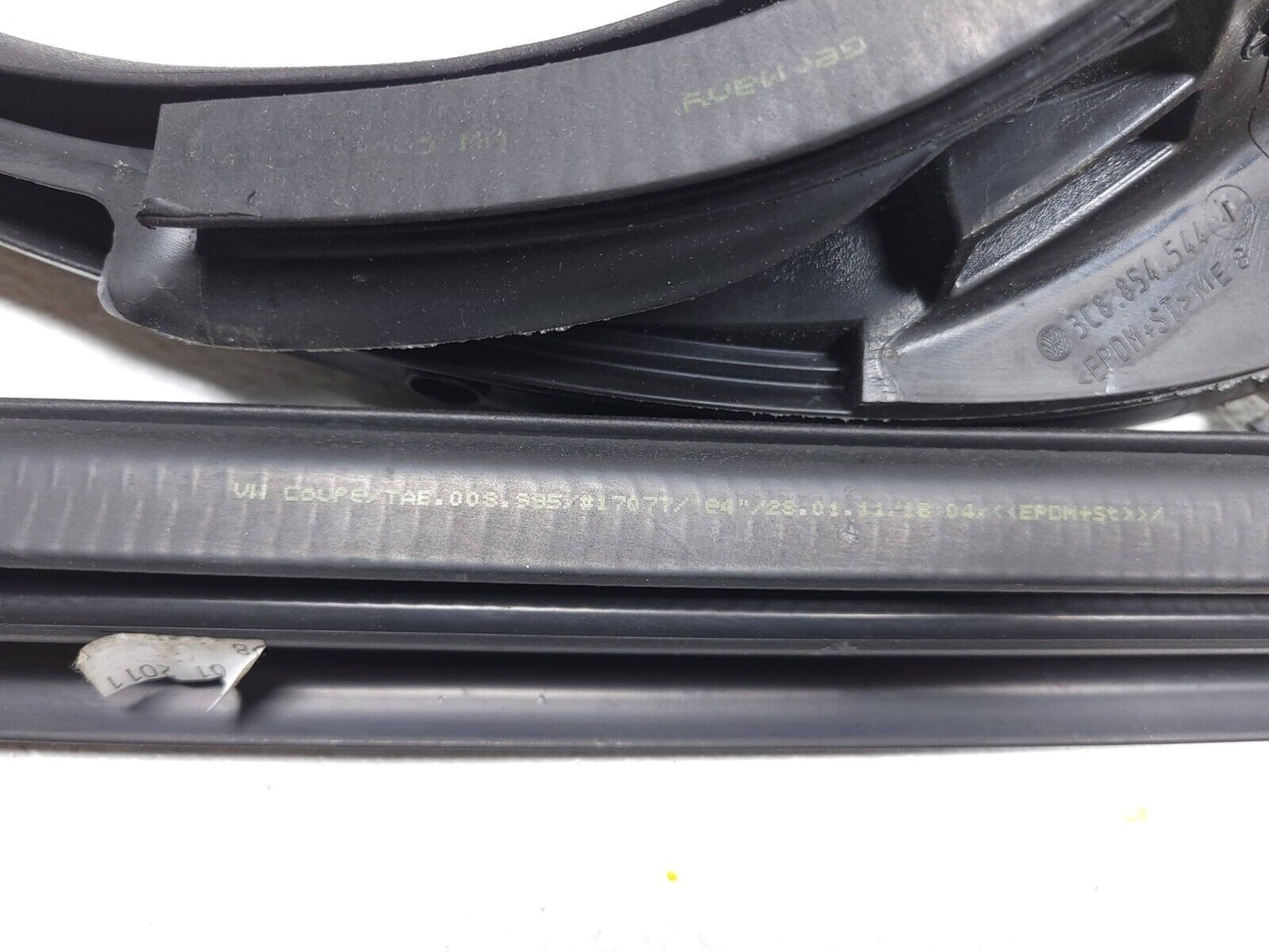 09 10 11 12 Volkswagen Cc Door Weatherstrip Seal Front Right Passenger Side OEM