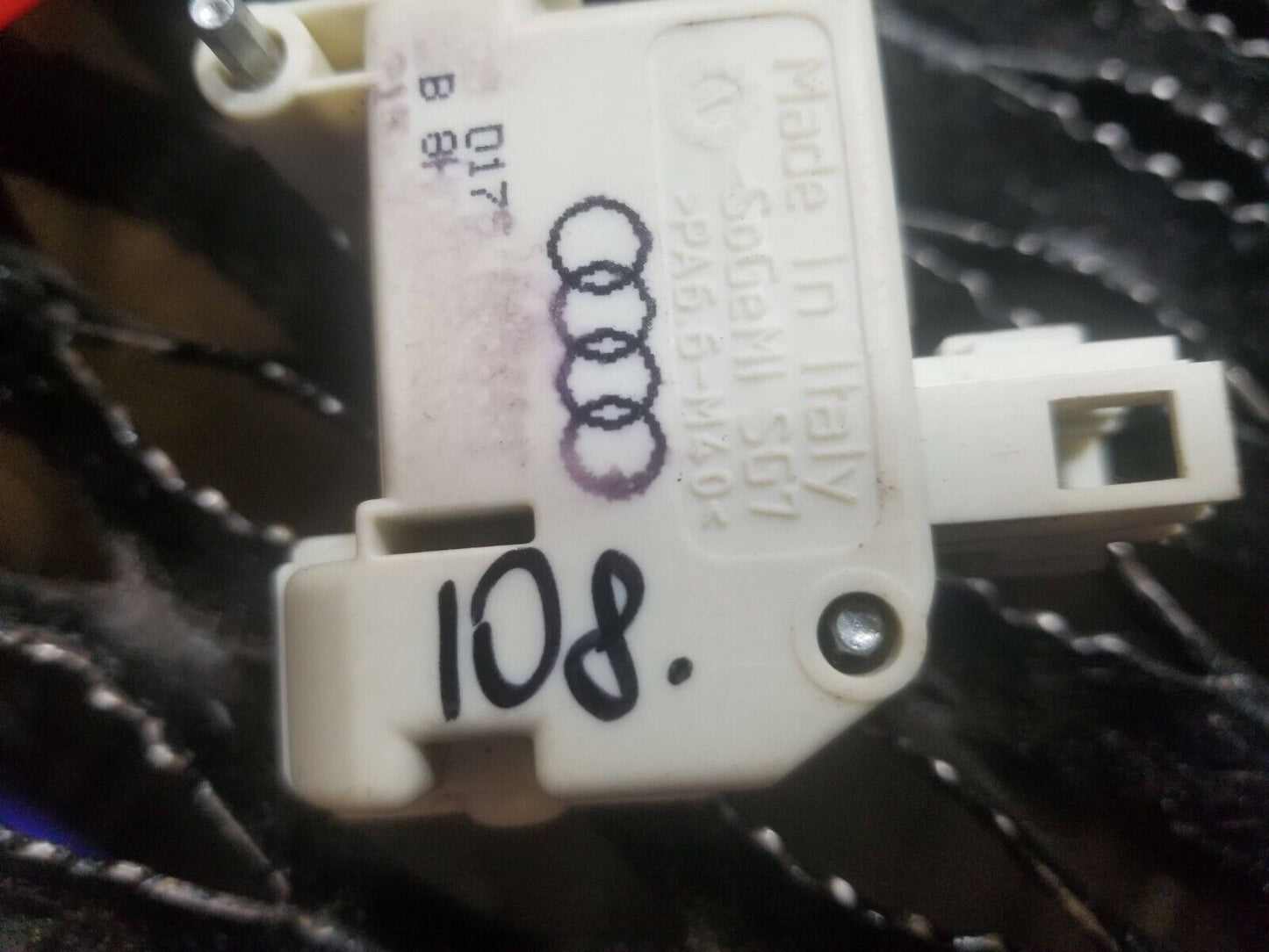 02 03 04 05 06 Audi A4 Convertible Gas Tank Lock Release Actuator Motor OEM #108