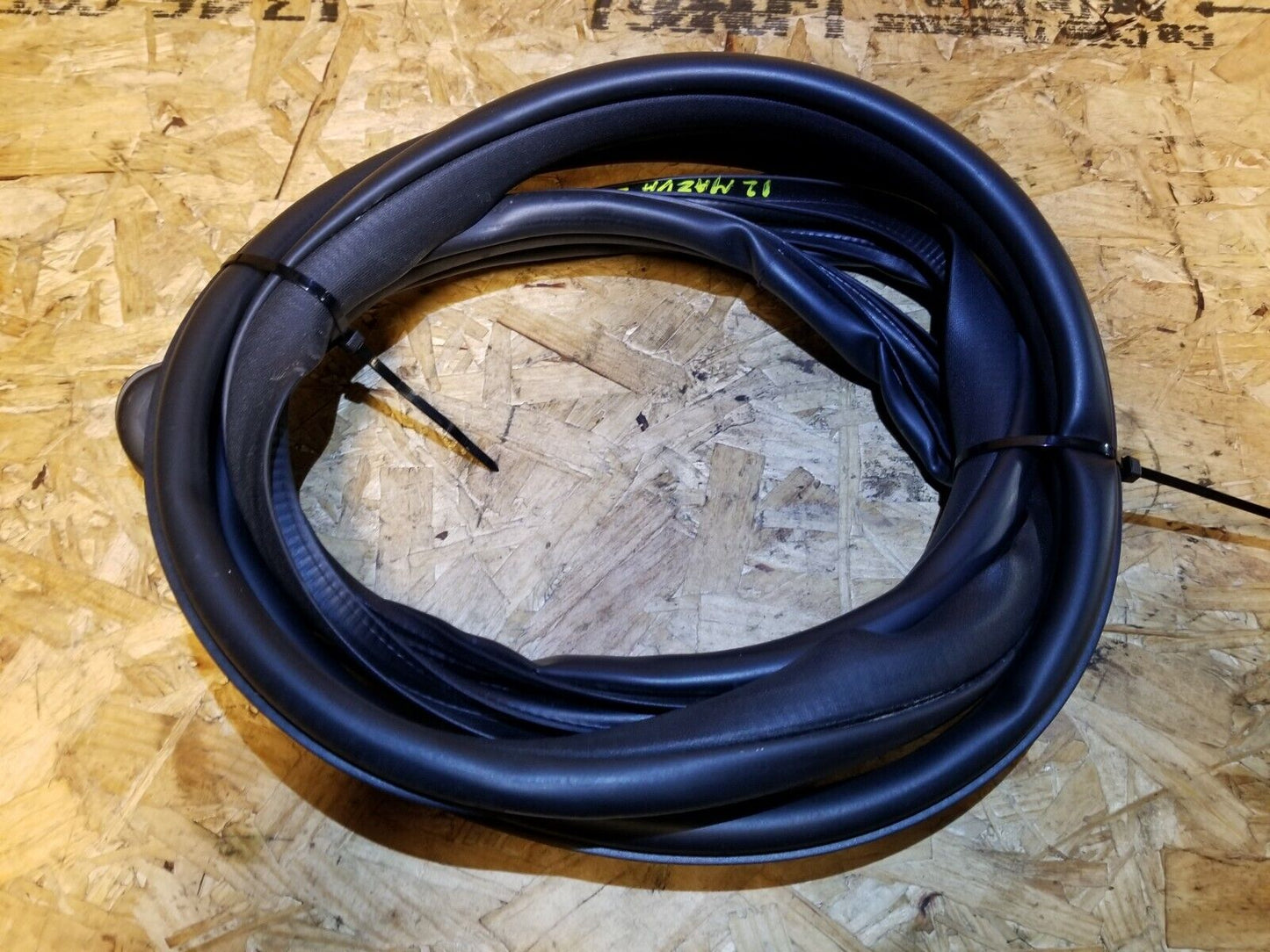 10 11 12 13 Mazda 3 Front Right Passenger Side Door Weatherstrip Seal OEM