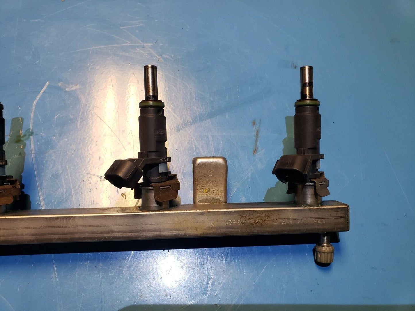 06 07 08 09 Volkswagen Golf Rabbit 2.5l Fuel Rail W/ Ejectors OEM