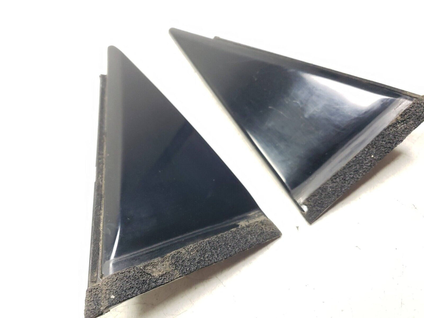 06 - 09 Infiniti M35 Rear Door Exterior Corner Trim Pair OEM