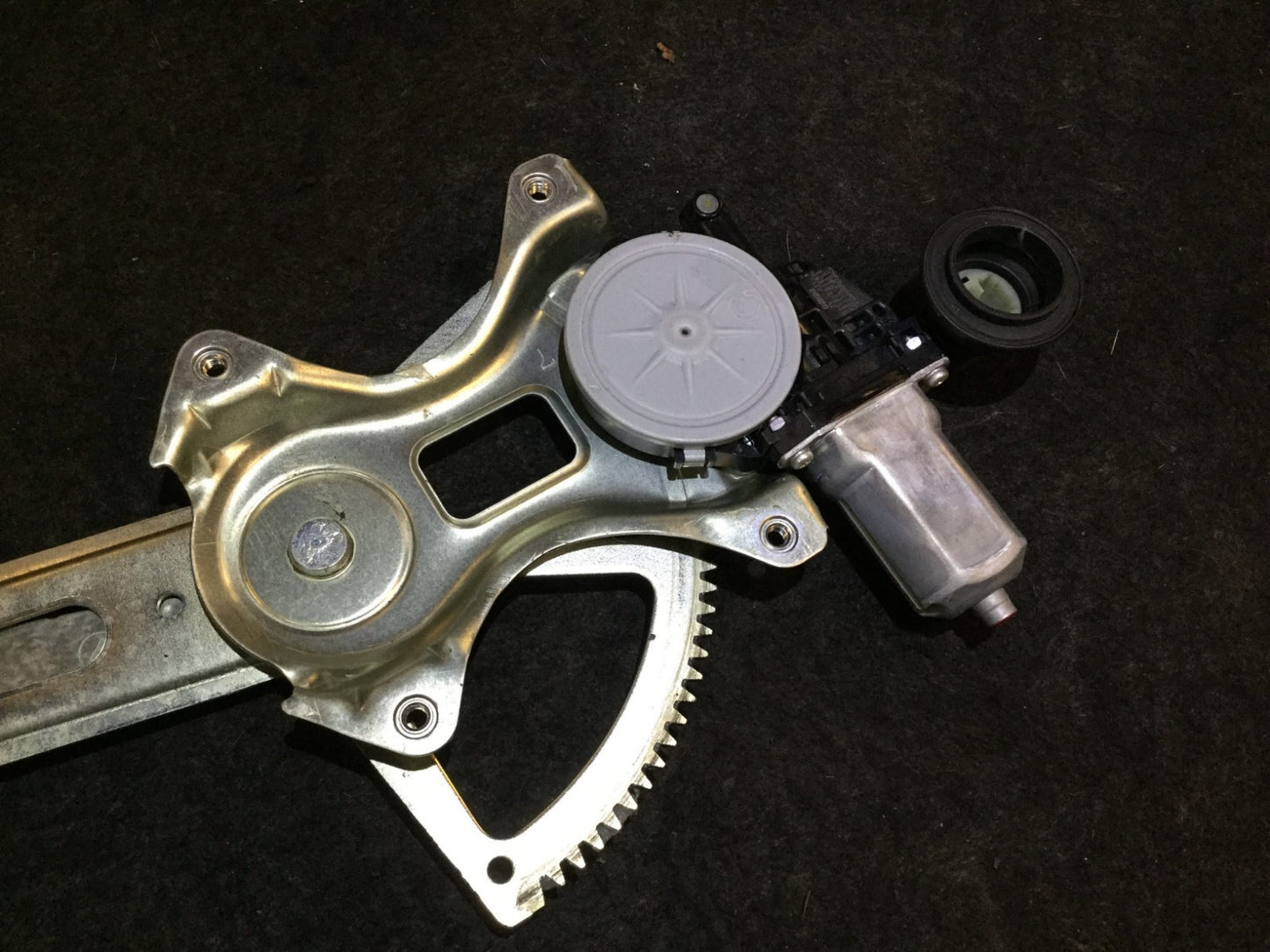 05 06 07 08 09 Toyota Prius Front Right Passenger  Window Regulator & Motor  OEM