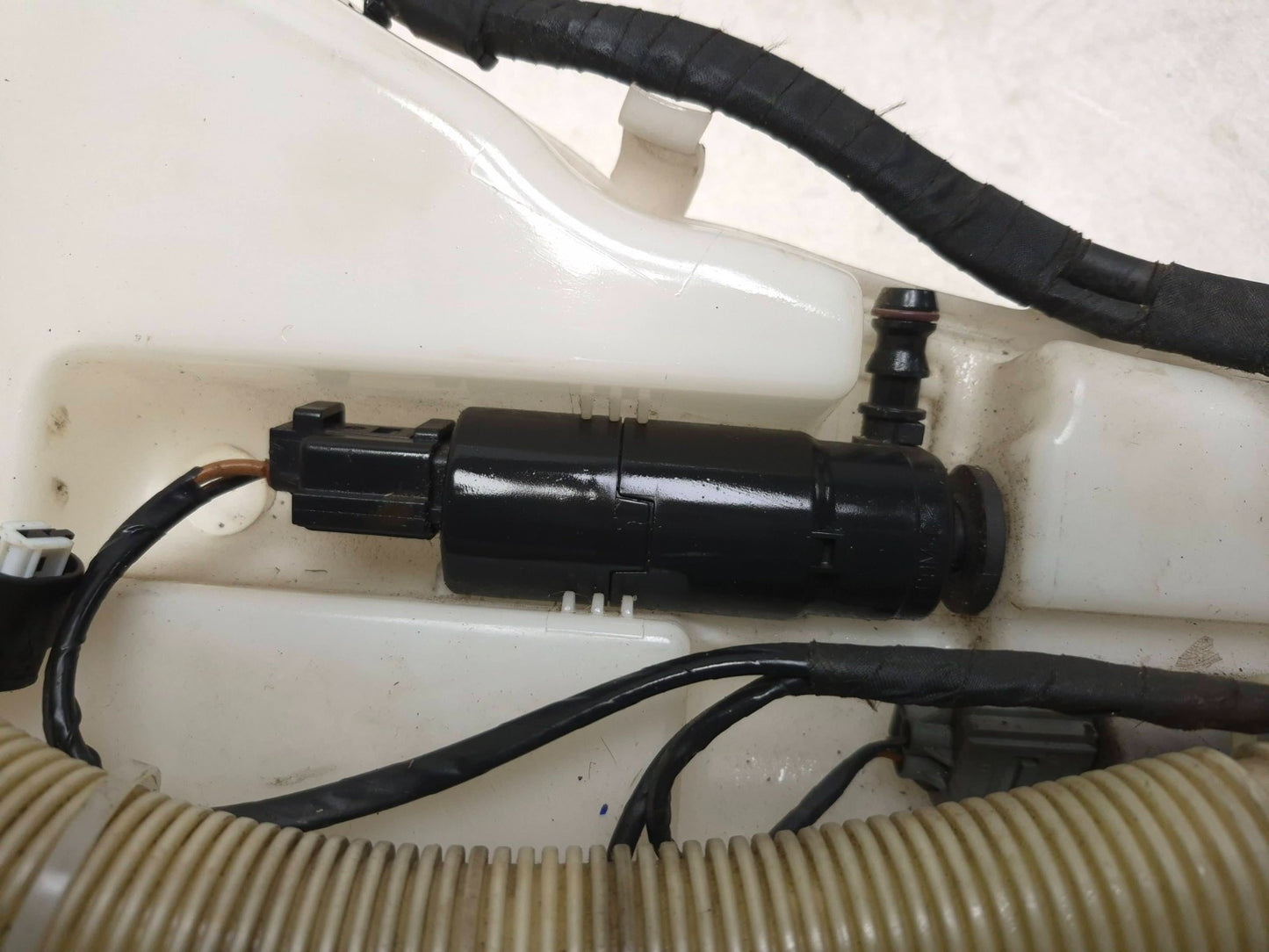 2011 BMW E90 328i Windshield Washer Fluid Reservoir OEM 7117842