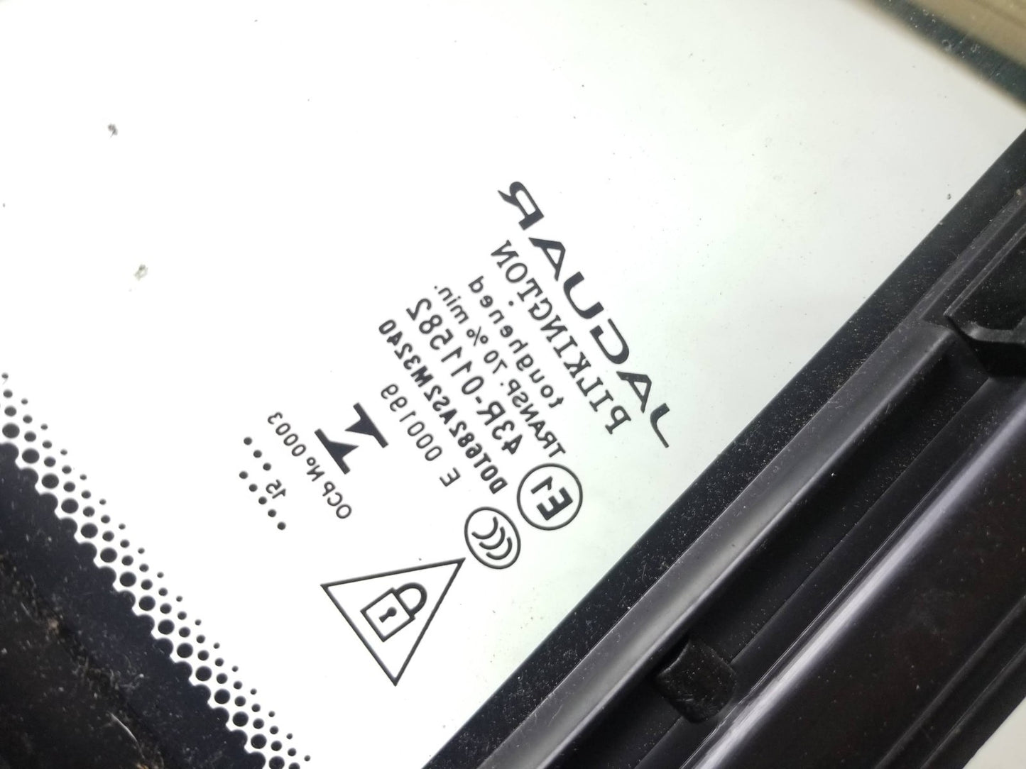 2017 Jaguar Xe Rear Driver Side Left Door Vent Window Glass OEM Gx73-25829-a