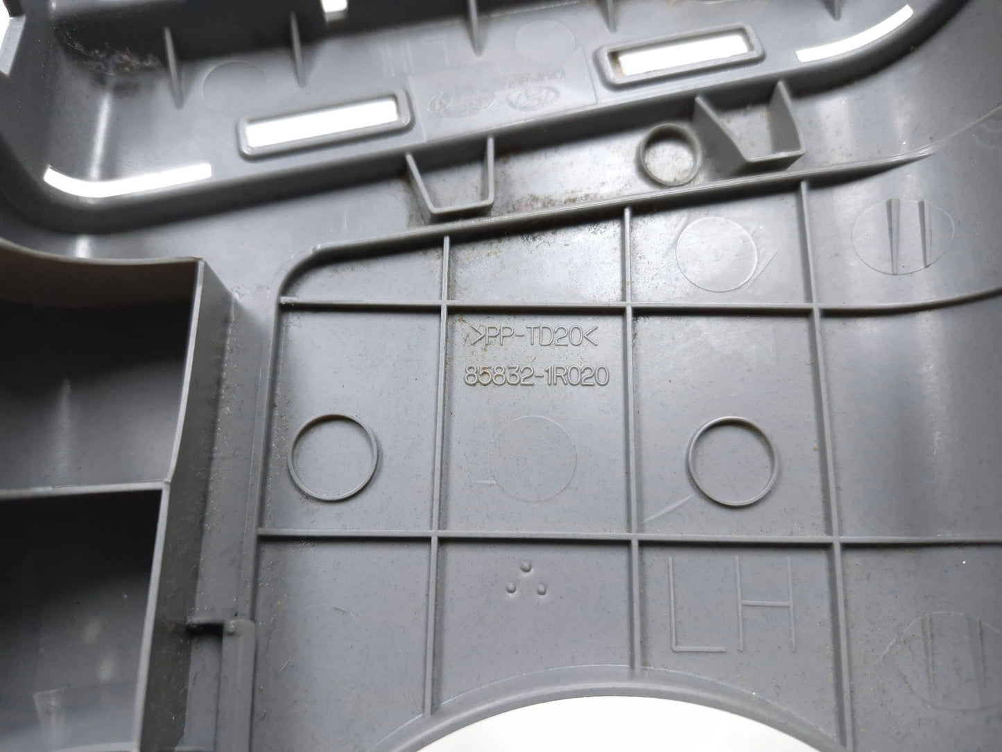 2014 Hyundai Accent Front B Pillar Upper Trim Cover OEM