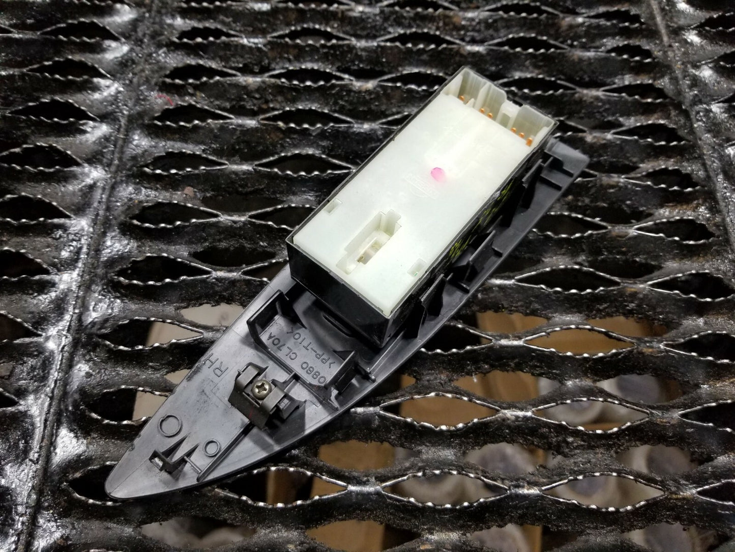 06 07 08 Infiniti Fx35 Front Right Pass Door Power Window Control Switch OEM