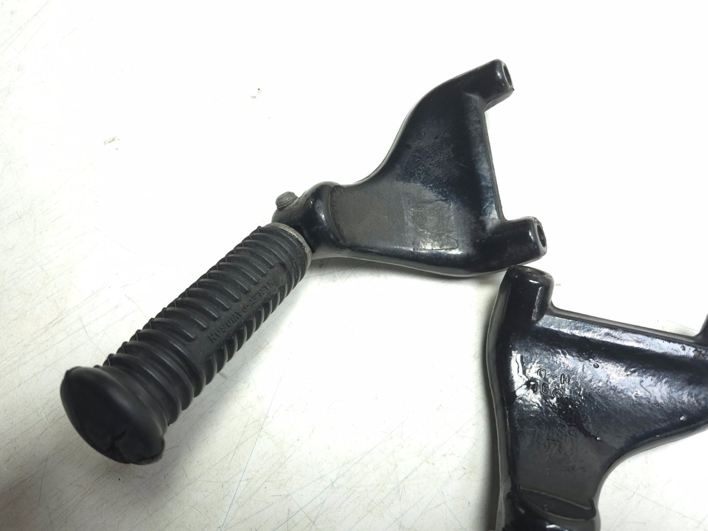2004 Harley-davidson Sportster Xl883 Rear Footrest Left & Right Pair OEM