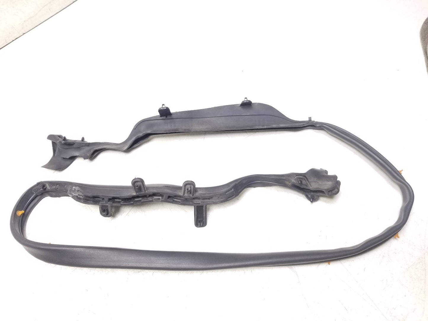 17 Jaguar Xe Hood To Cowl Panel Weatherstrip Seal OEM T4n16067