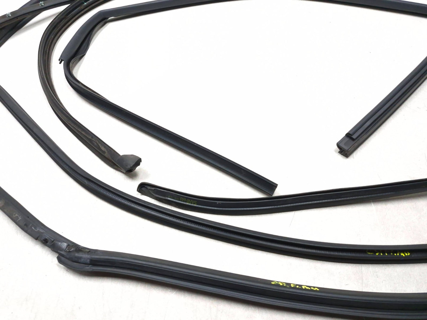 2007 Saab 9-5 Aero Front Passenger Door Weatherstrip Seal Kit OEM