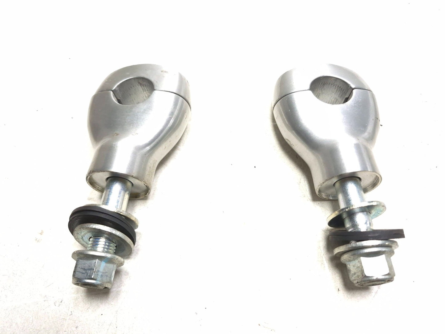 2005 Suzuki Boulevard С50 Handlebar Riser Holder Pair OEM