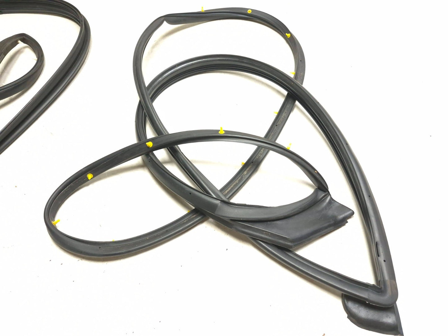 2018 Hyundai Sonata Front Door Weatherstrip Seal Driver Side Left 4pcs OEM