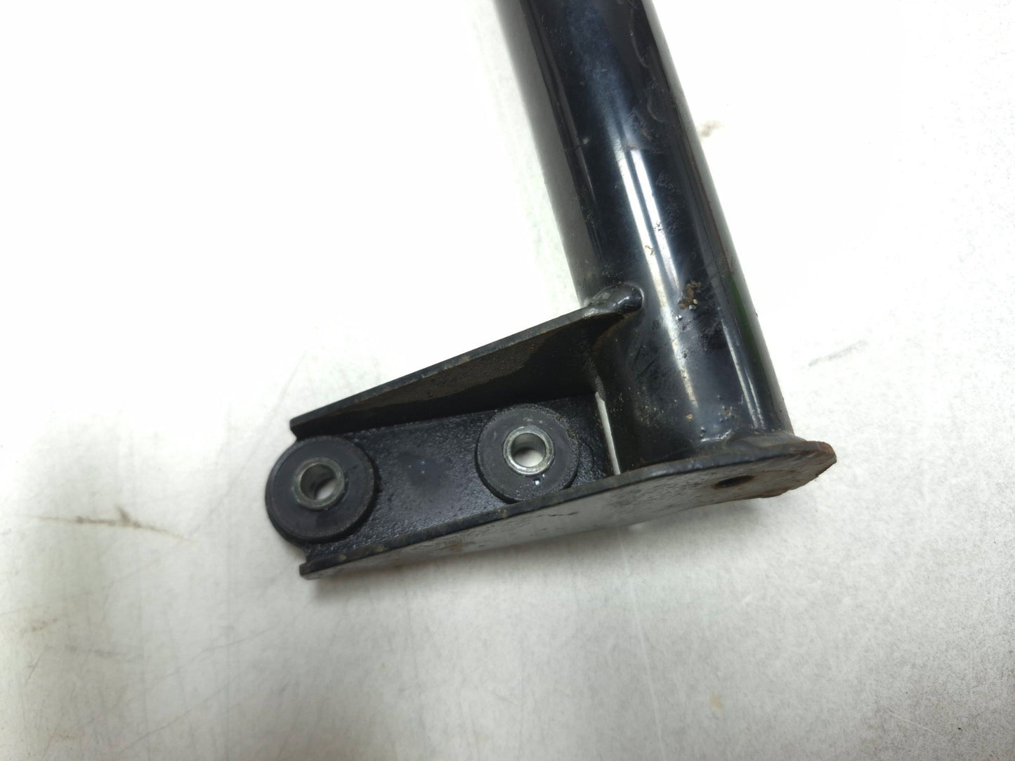 2004 Suzuki Intruder Volusia Vl800 Lower Frame Mount Bracket Pair OEM