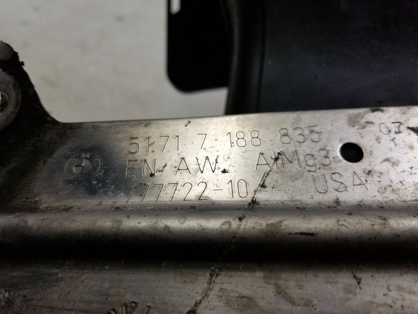 2007 - 2013 BMW X5 X6 E70 Front Brake Air Duct Driver Side Left  3.0l OEM