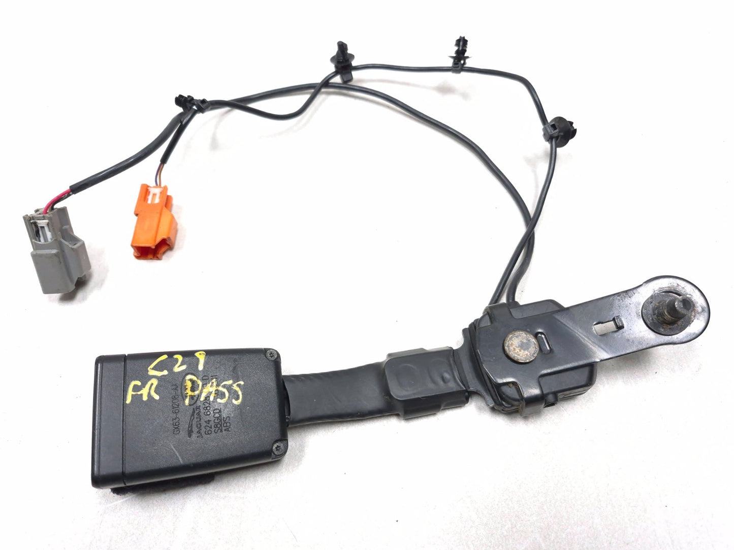 2017 Jaguar Xe Front Right Passenger Seat Belt Buckle Latch OEM