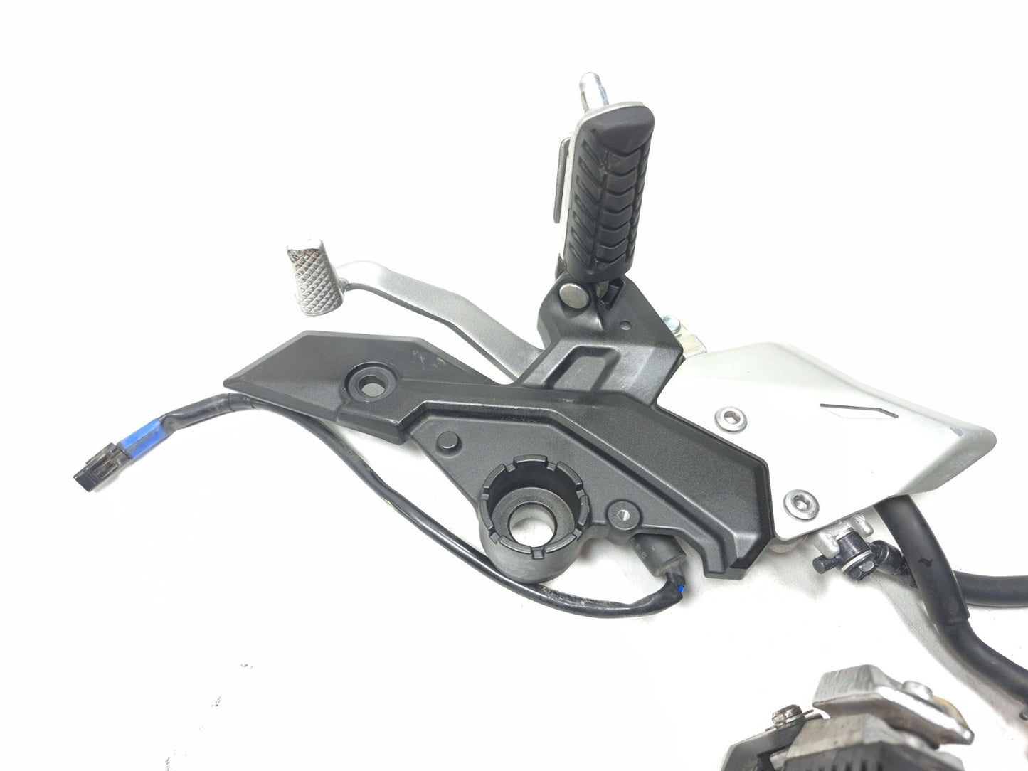 2018 Kawasaki Ninja 650 Ex650 Front Footrest W/master Cylinder Left & Right OEM
