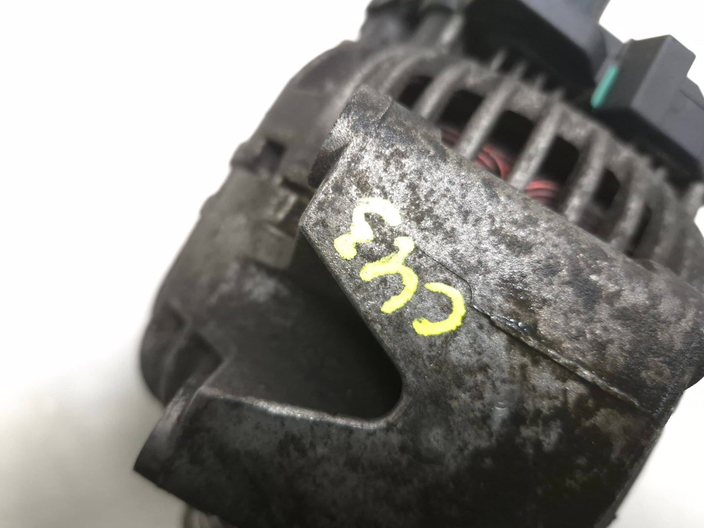 2011 Volkswagen Tiguan 2.0l Engine Alternator Generator OEM