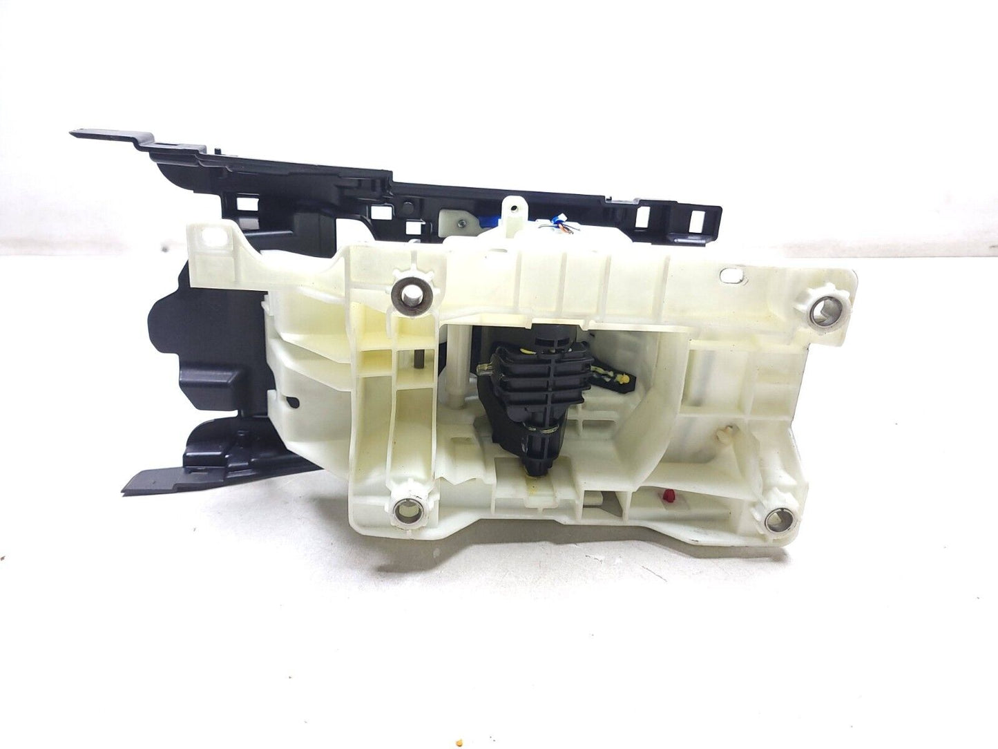 2007-2010 Mitsubishi Outlander Automatic Transmission Gear Shifter  OEM