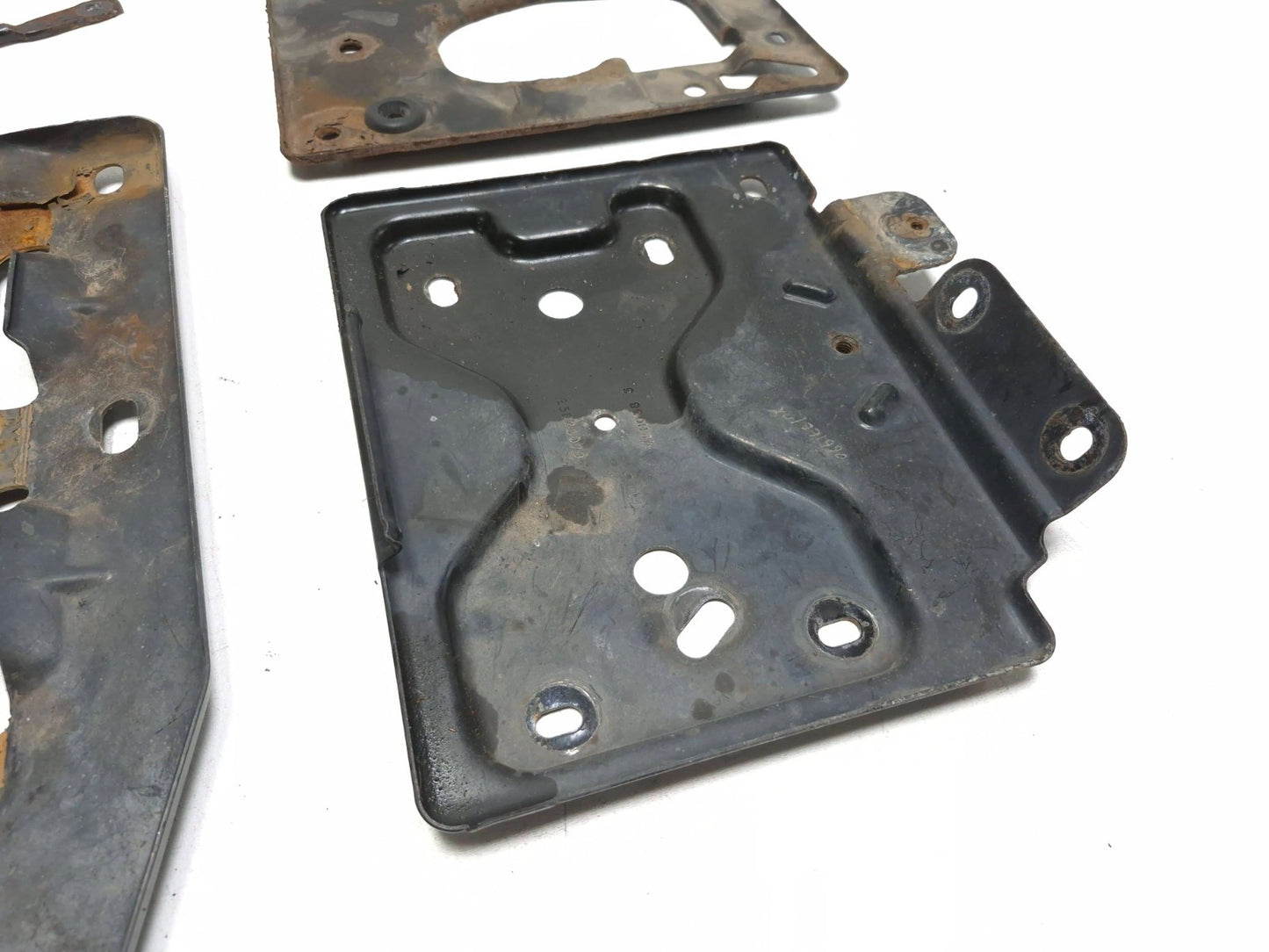 2013 Cadillac Escalade Esv Battery Tray & Air Cleaner Support Set OEM