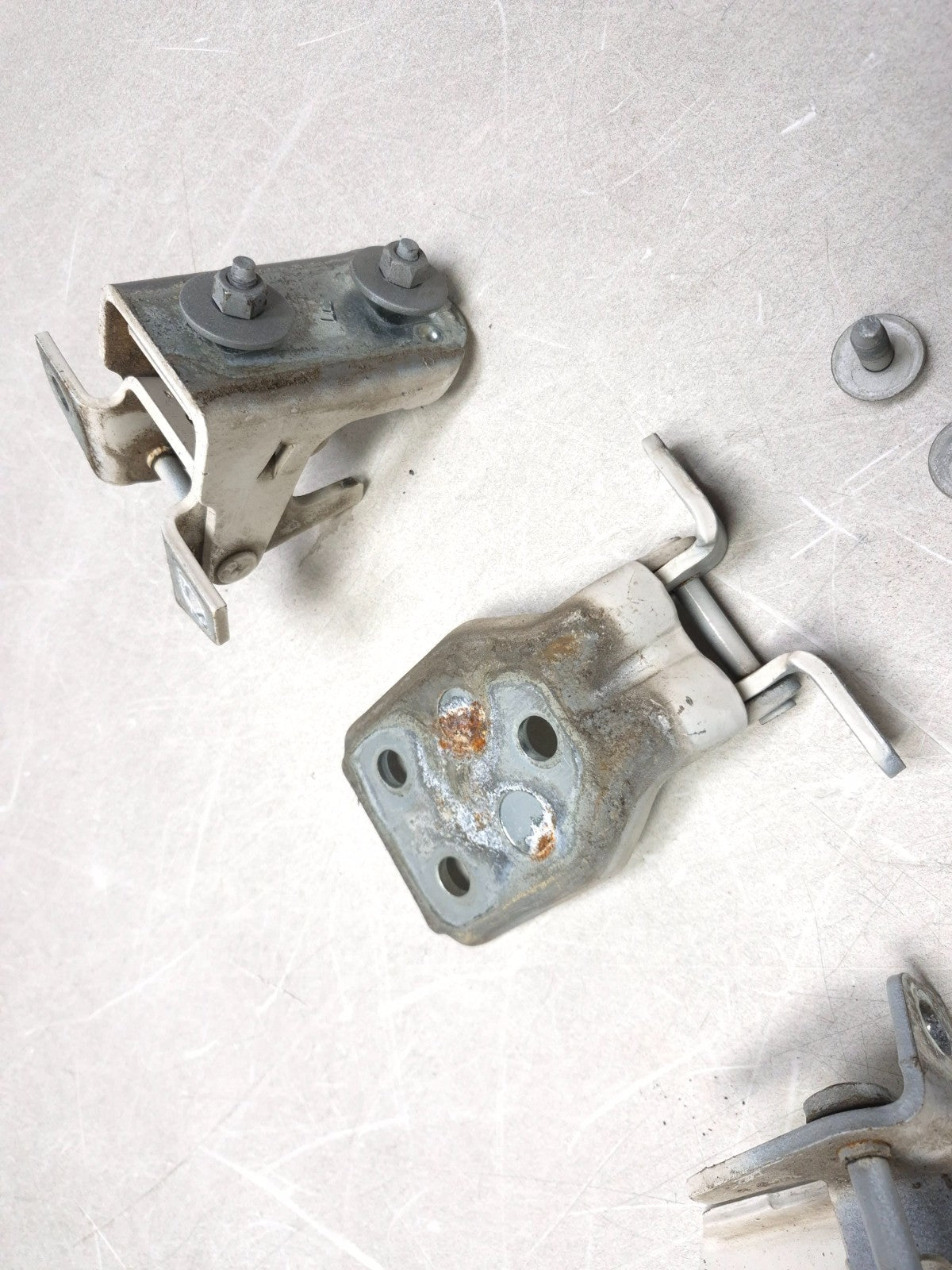 2008 Lincoln Navigator Door Hinge Front & Rear Passenger Side Right OEM
