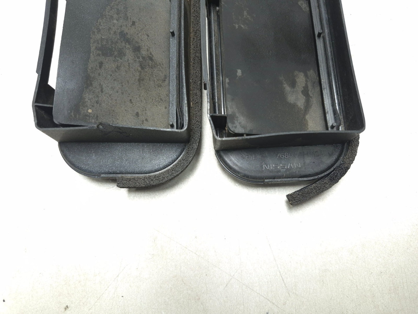 2012 Nissan Leaf Rear Quarter Pressure Vent Grille Left & Right OEM