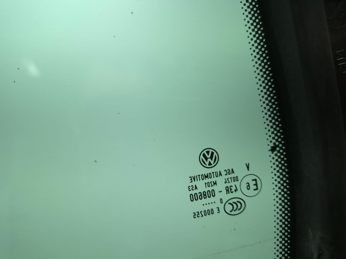 2011 Volkswagen Tiguan Door Vent Window Glass Rear Passenger Side Right OEM
