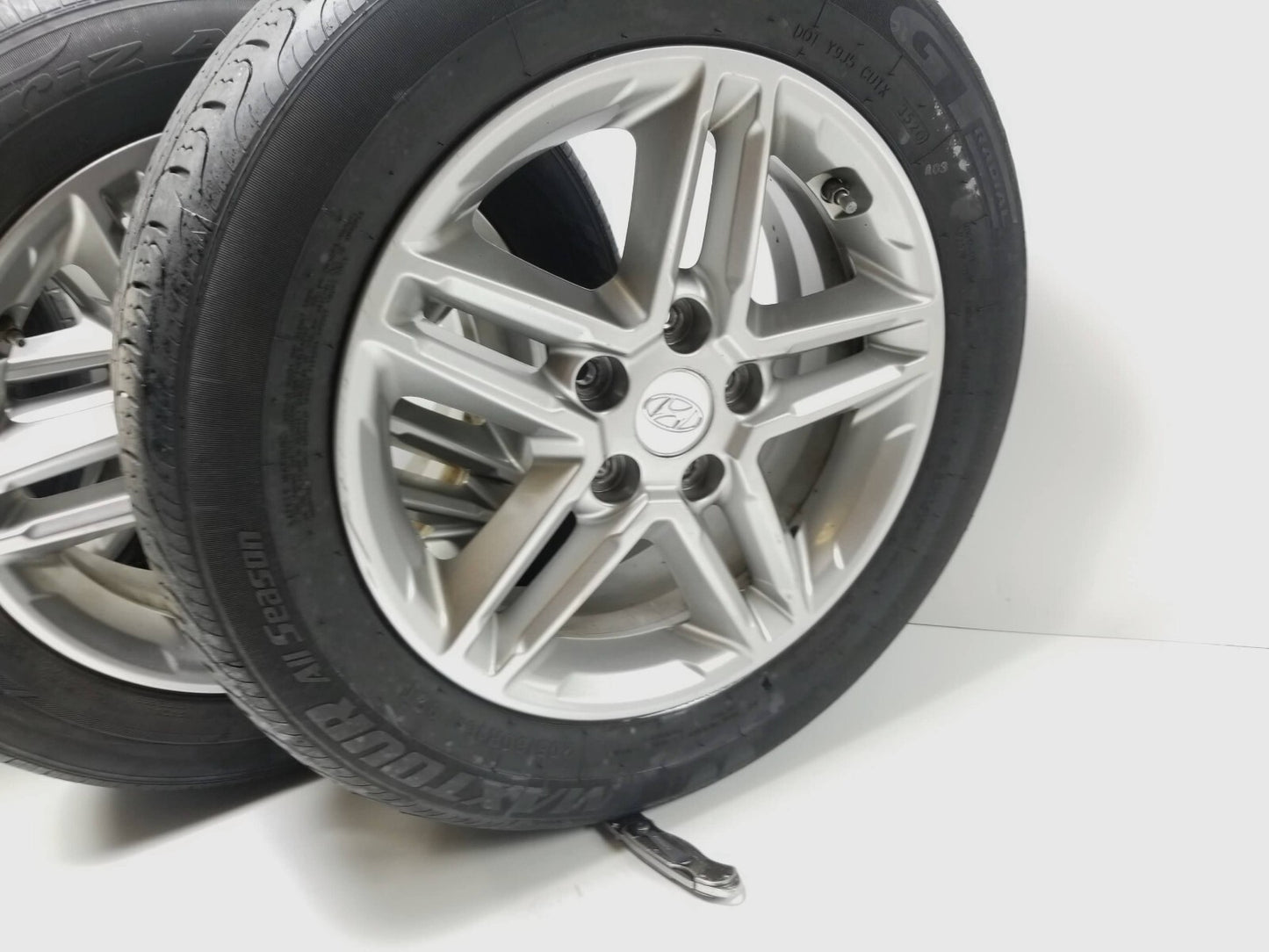 2019 Hyundai Kona Wheel Rim W/ Tire 205/60r16 4pcs OEM 29k Miles