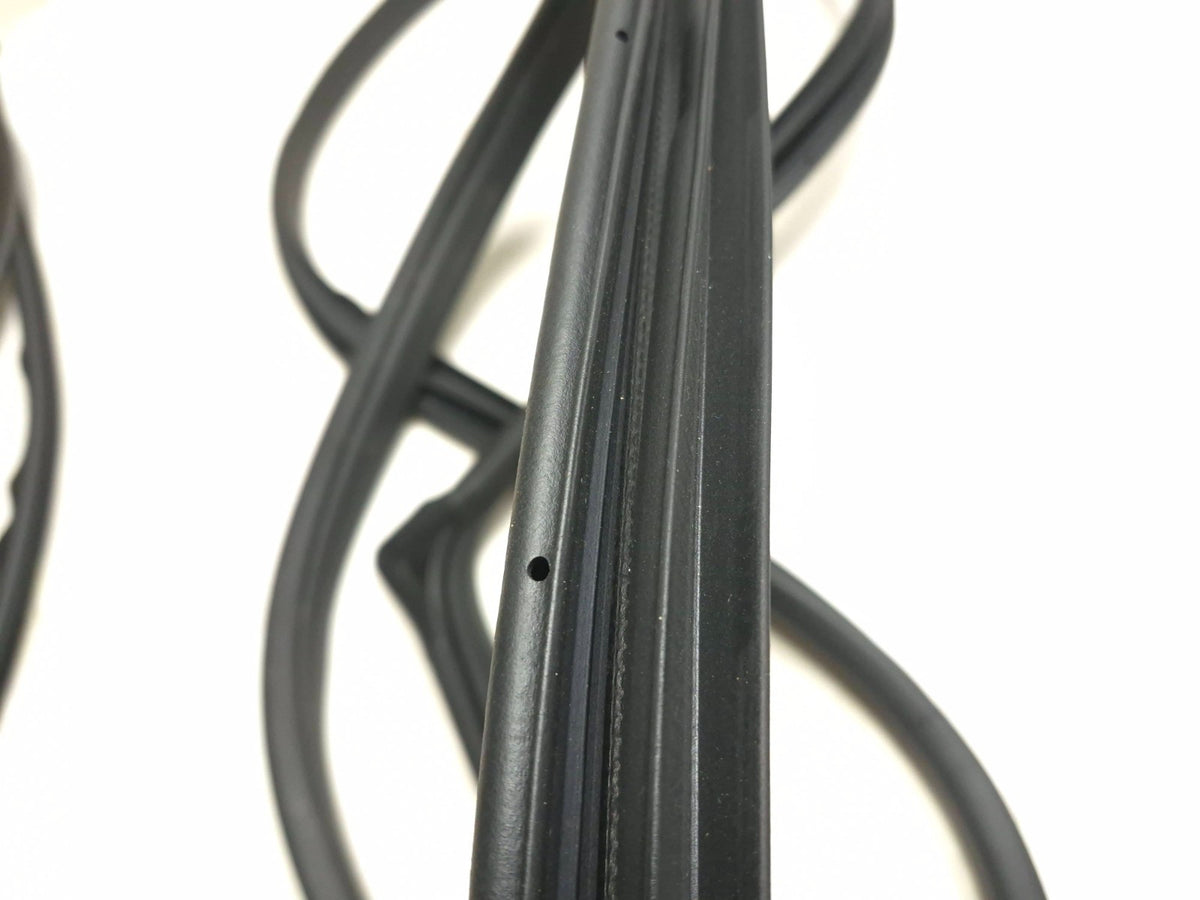 2018 Hyundai Sonata Front Door Weatherstrip Seal Passenger Side Right 3pcs OEM