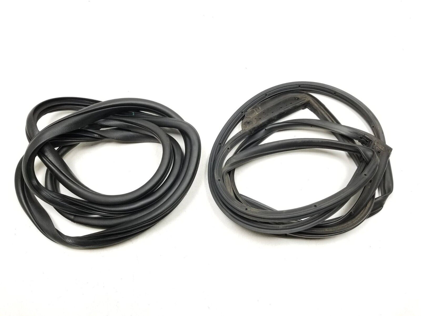 17 18 Kia Forte Door Wheatherstrip Seal Rear Passenger Side Right Pair OEM