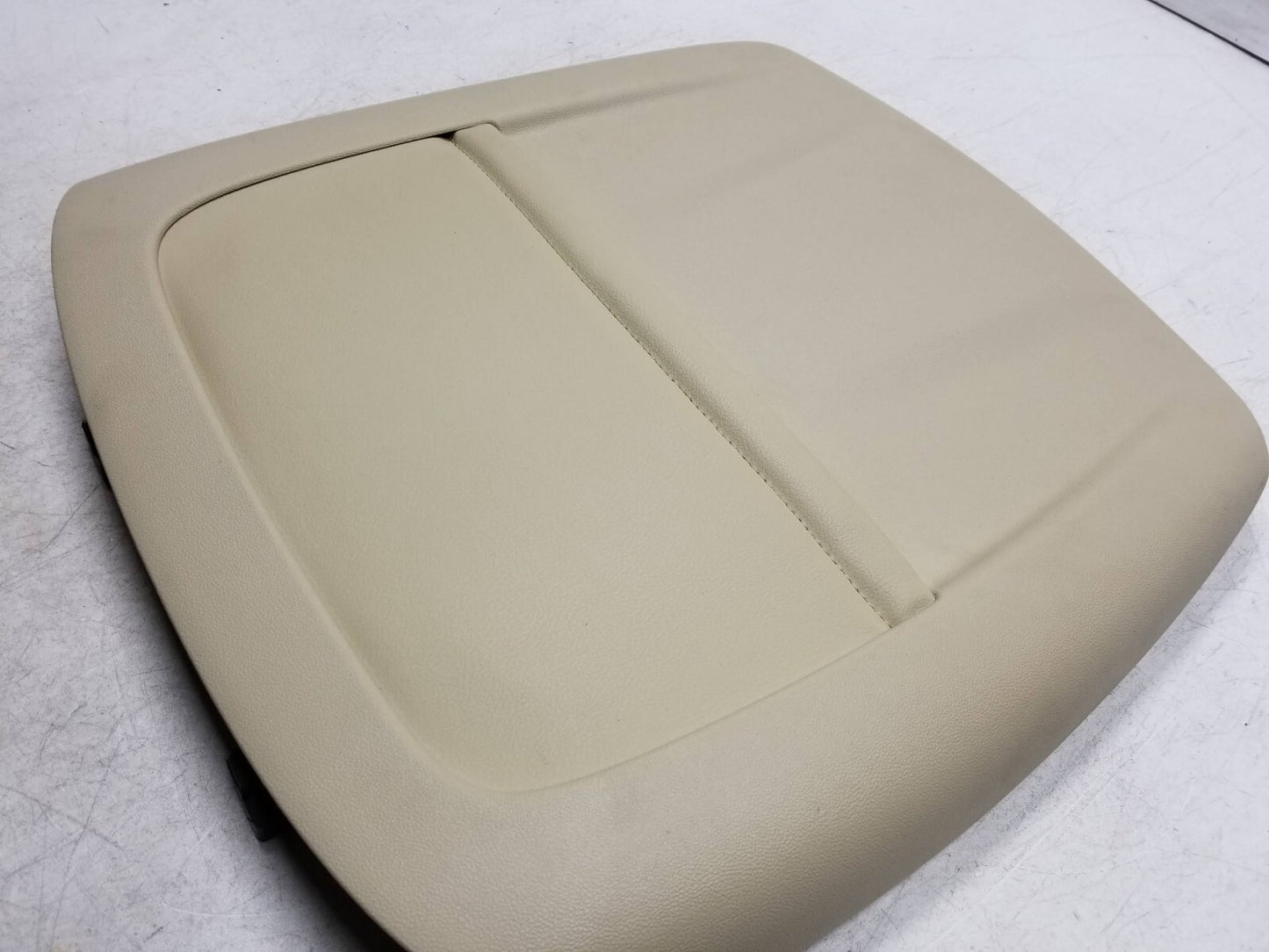 17 - 19 Cadillac Xt5 Front Seat Trim Cover Panel Front Passenger Side Right OEM