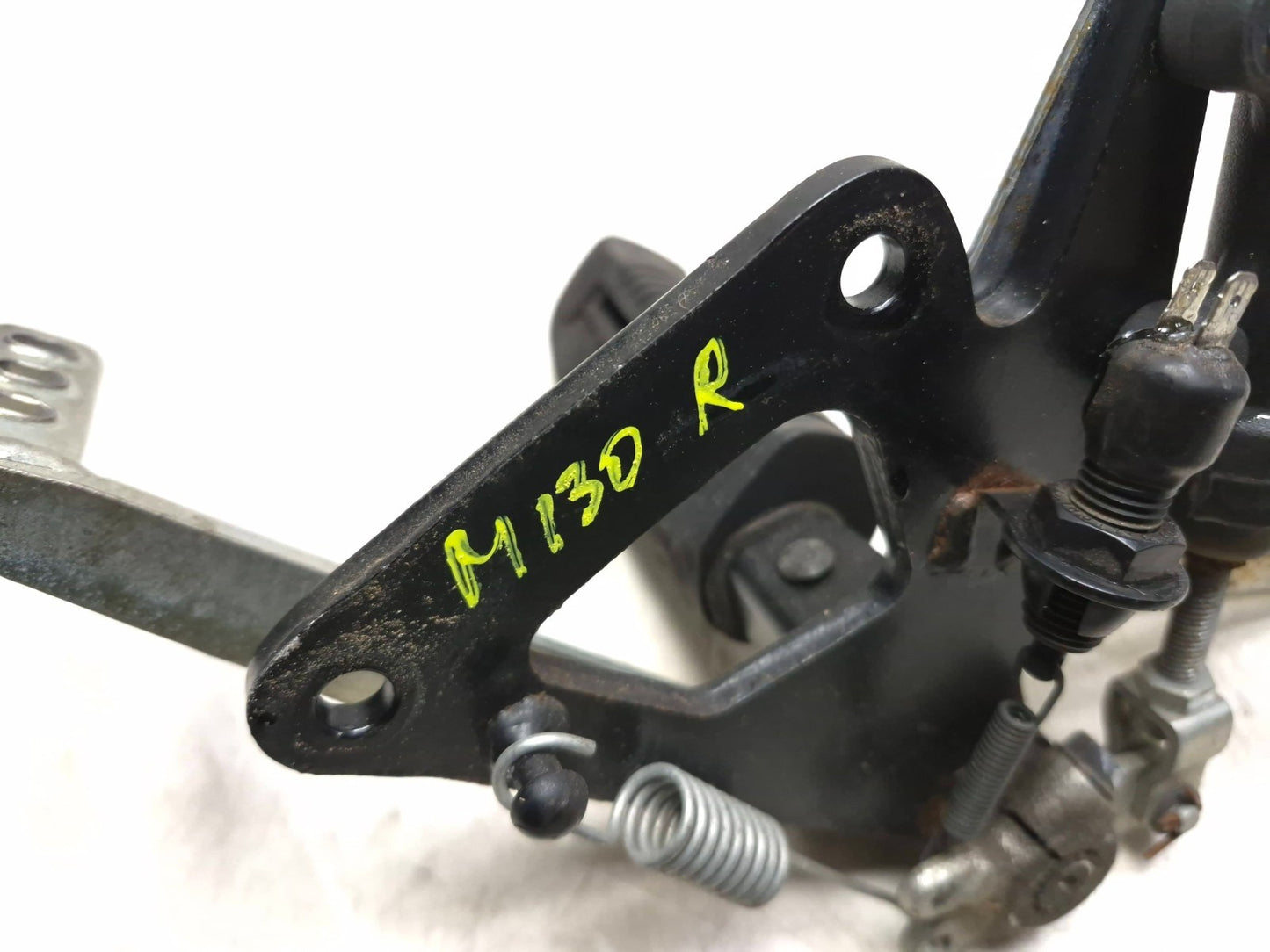 2006 Suzuki Gs 500fk Rear Brake Master Cylinder W/ Right Footrest Assy OEM
