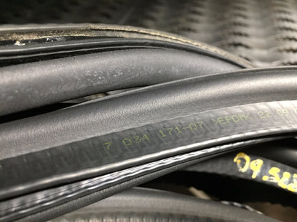 07 08 09 10 BMW E60 528ix Sedan Trunk Lid Weatherstrip Seal OEM