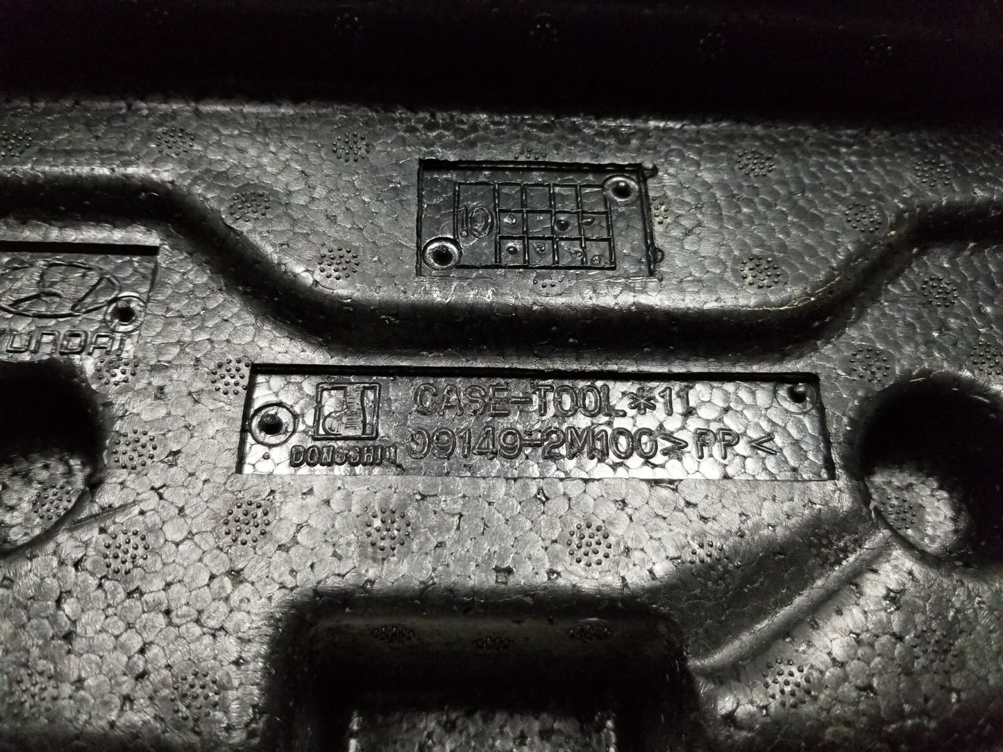 2009 - 2012 Hyundai Genesis Emergency Spare Tire Jack & Tow Hook W/ Case OEM