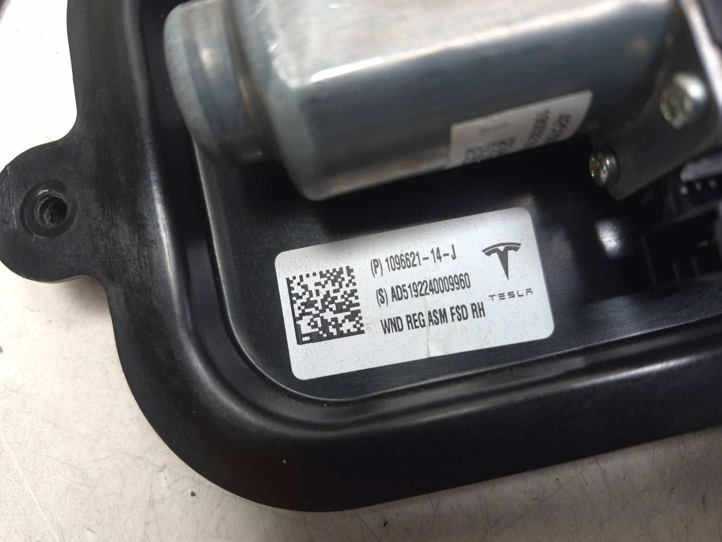 2019 Tesla Model 3 Front Door Window Regulator Right Passenger Side OEM