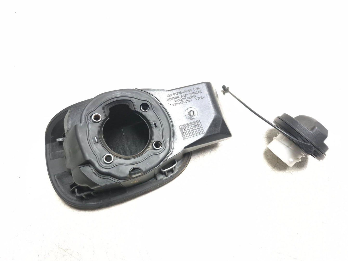 2013 Hyundai Genesis Fuel Tank Door Lid Filler Cap OEM