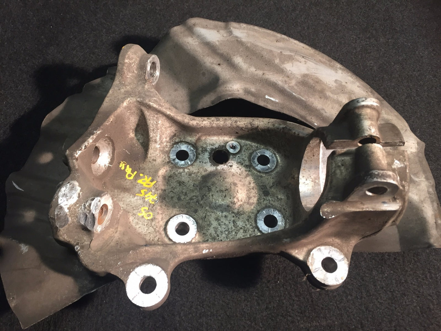 2005 BMW 745i E65 Front Spindle Knuckle Right Passenger Side OEM