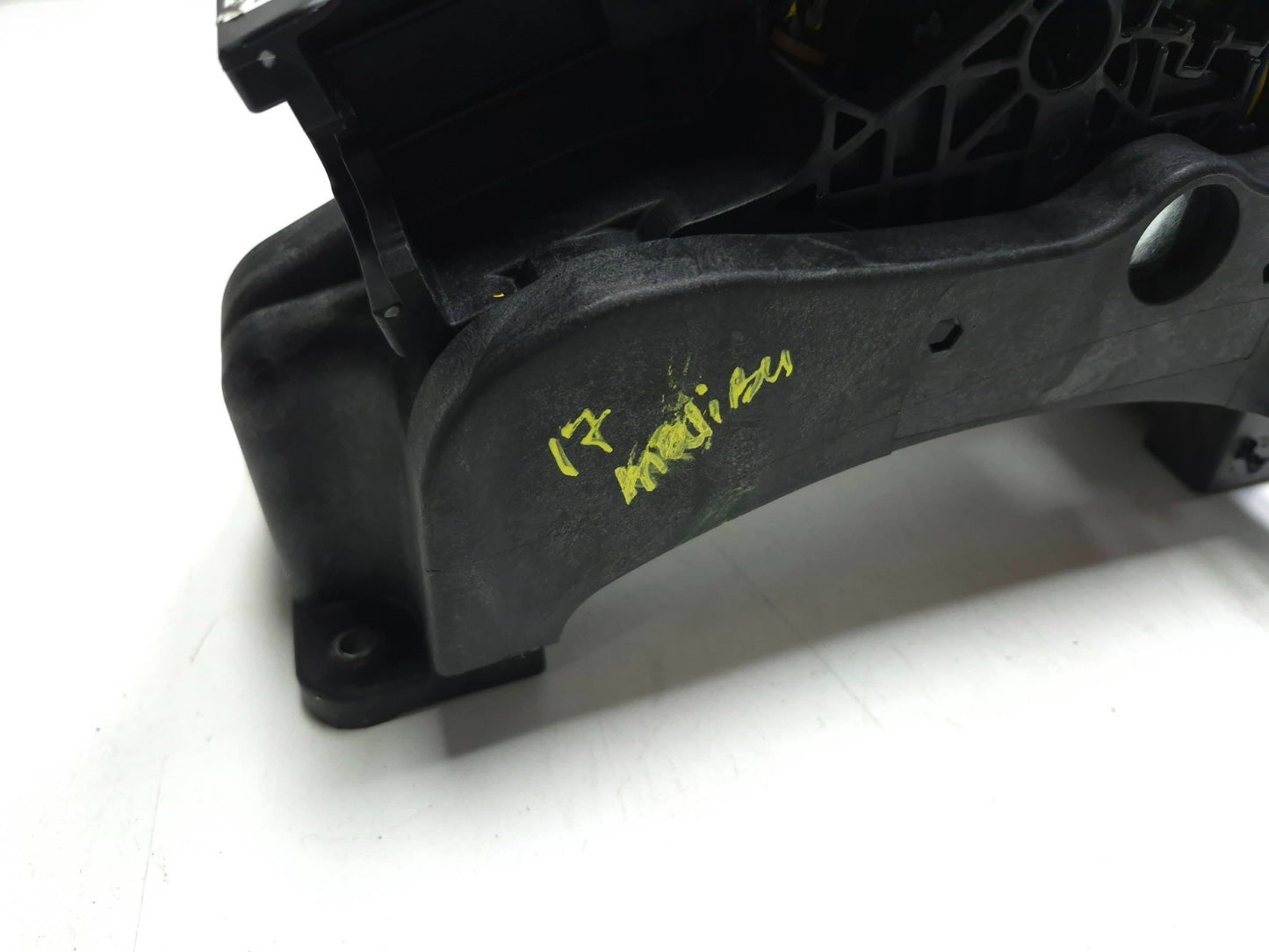 2017 Chevrolet Malibu Automatic Transmission Gear Shifter OEM
