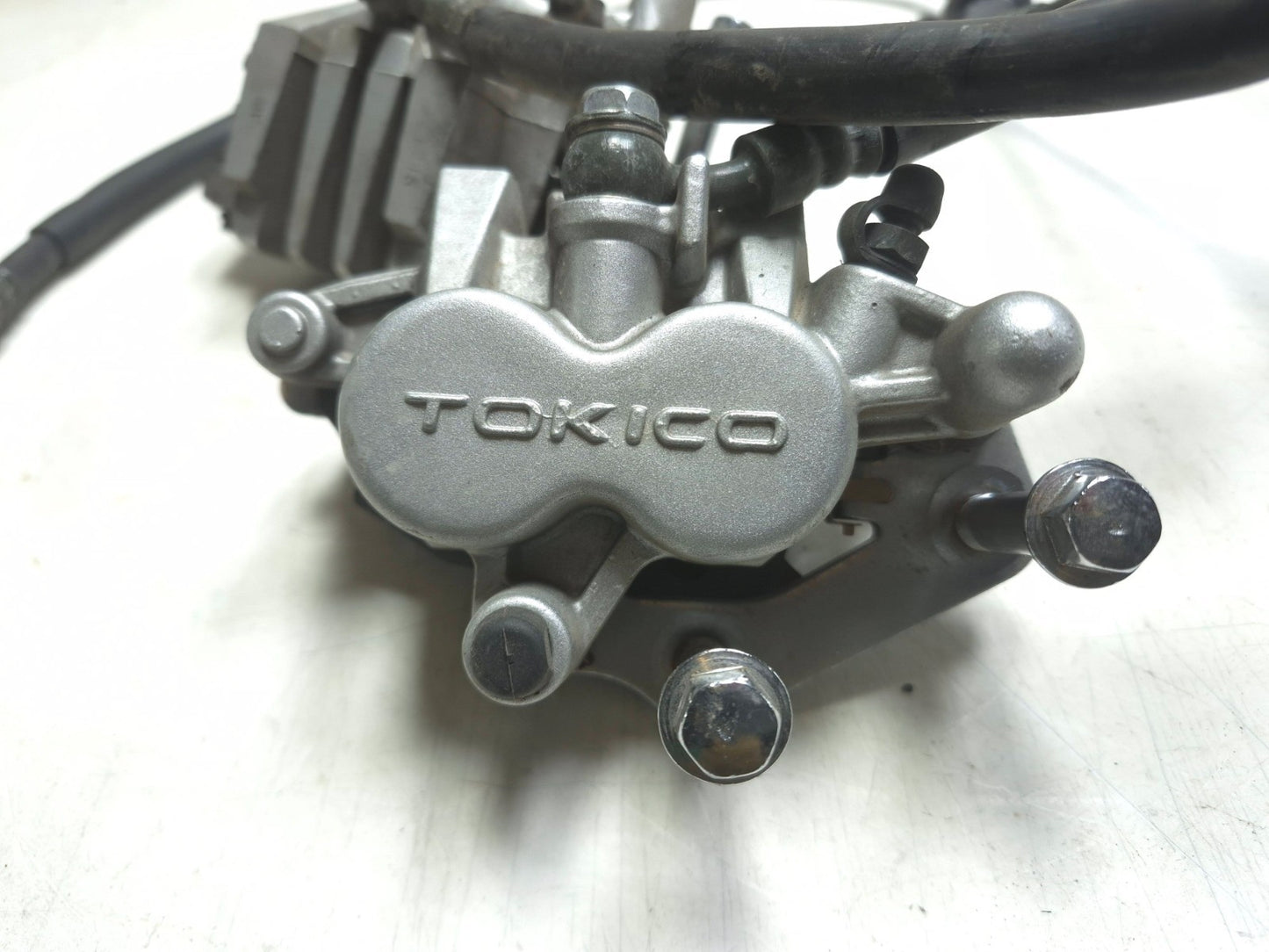 2001 Kawasaki Vulcan 1500 Vn1500 Classic Front Brake Caliper W/ Hose Pair OEM