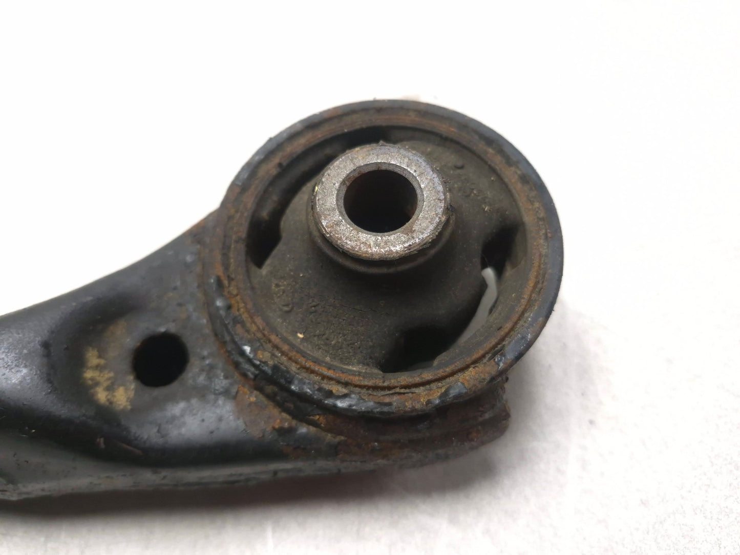 2008 Hyundai Tucson Front Left & Right Lower Control Arm Pair OEM
