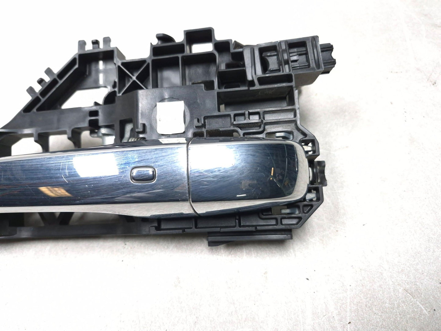 2018 Chrysler 300 Limited AWD Front Passenger Side Exterior Door Handle OEM