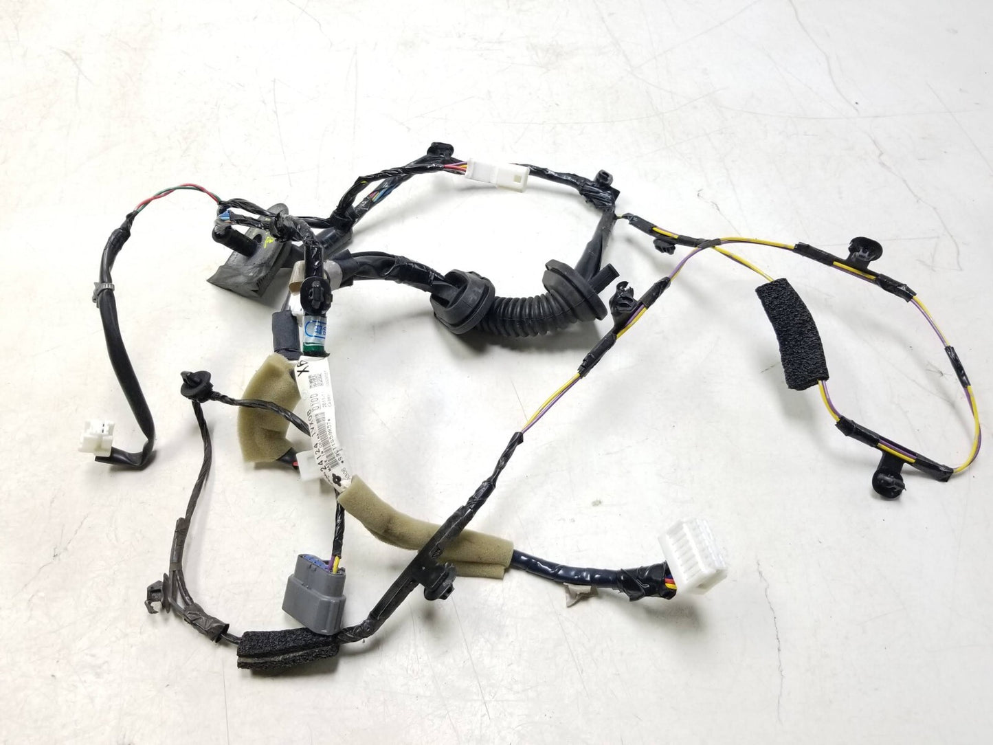 2011 - 2014 Nissan Rogue Front Door Wire Harness Passenger Right OEM