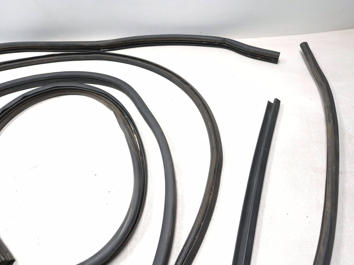 2013 Ford Transit Connect Front Door Weatherstrip Seal Left & Right OEM