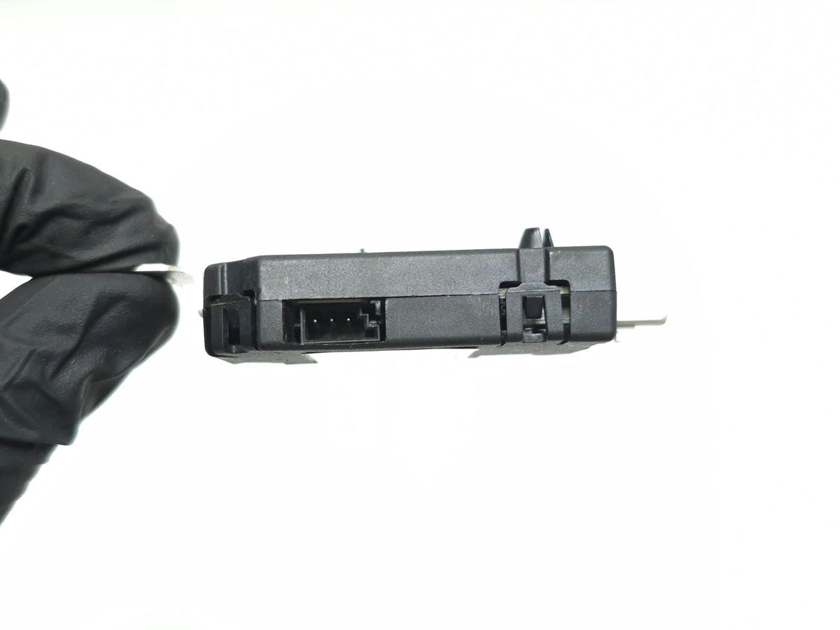 2018 Tesla Model 3 Y Rear Antenna Amplifier Module 1079735-00-a OEM