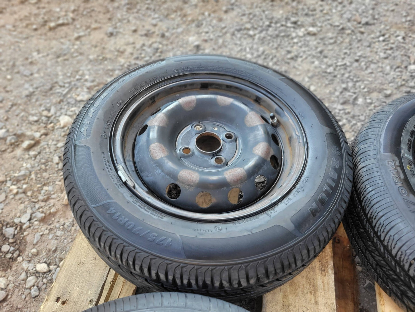 2017 Hyundai Accent Wheel Rim W/ Tire Primewell 175/70r14 4pcs OEM