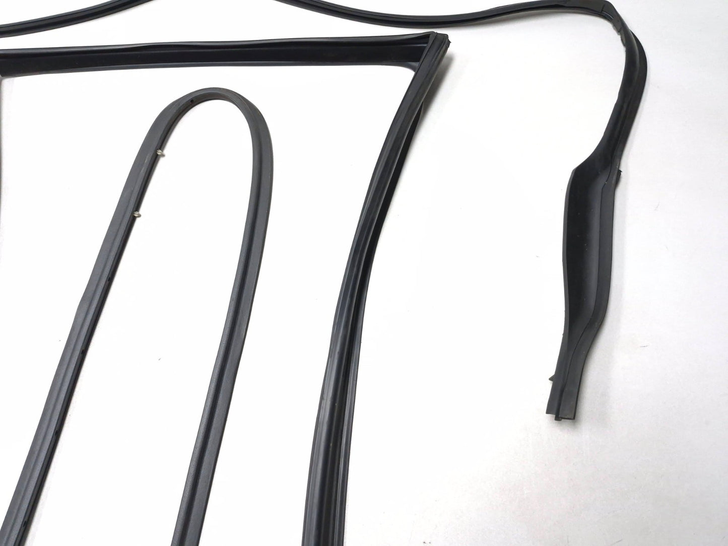 2011 BMW 535i F10 Rear Door Window Belt &weatherstrip Seal Passenger Side Rh OEM