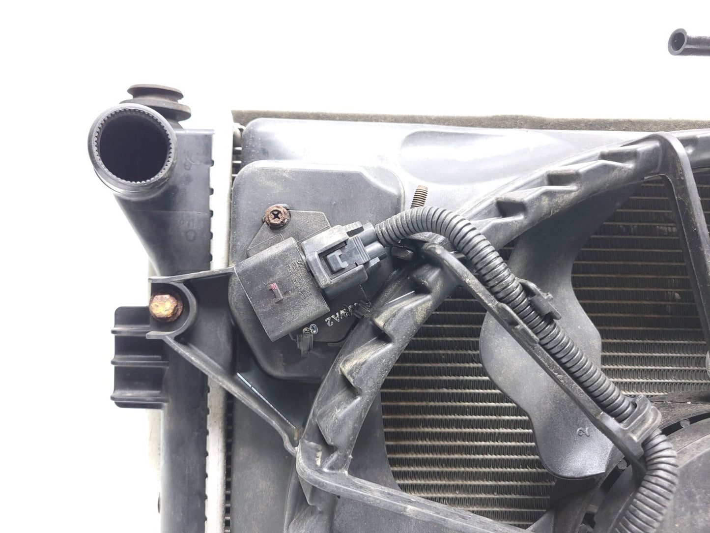 2014 Hyundai Elantra Gt A/c Condenser W/ Cooling Fan Assy OEM
