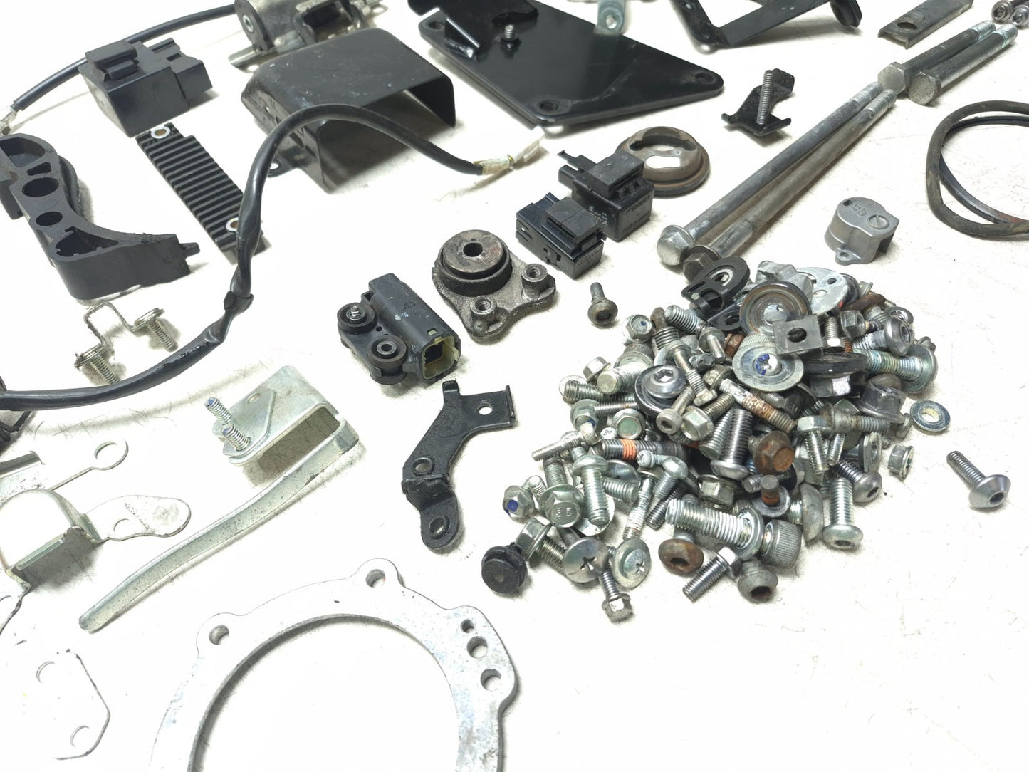 2009 Yamaha Fz6r Misc Bolt & Hardware Bracket OEM