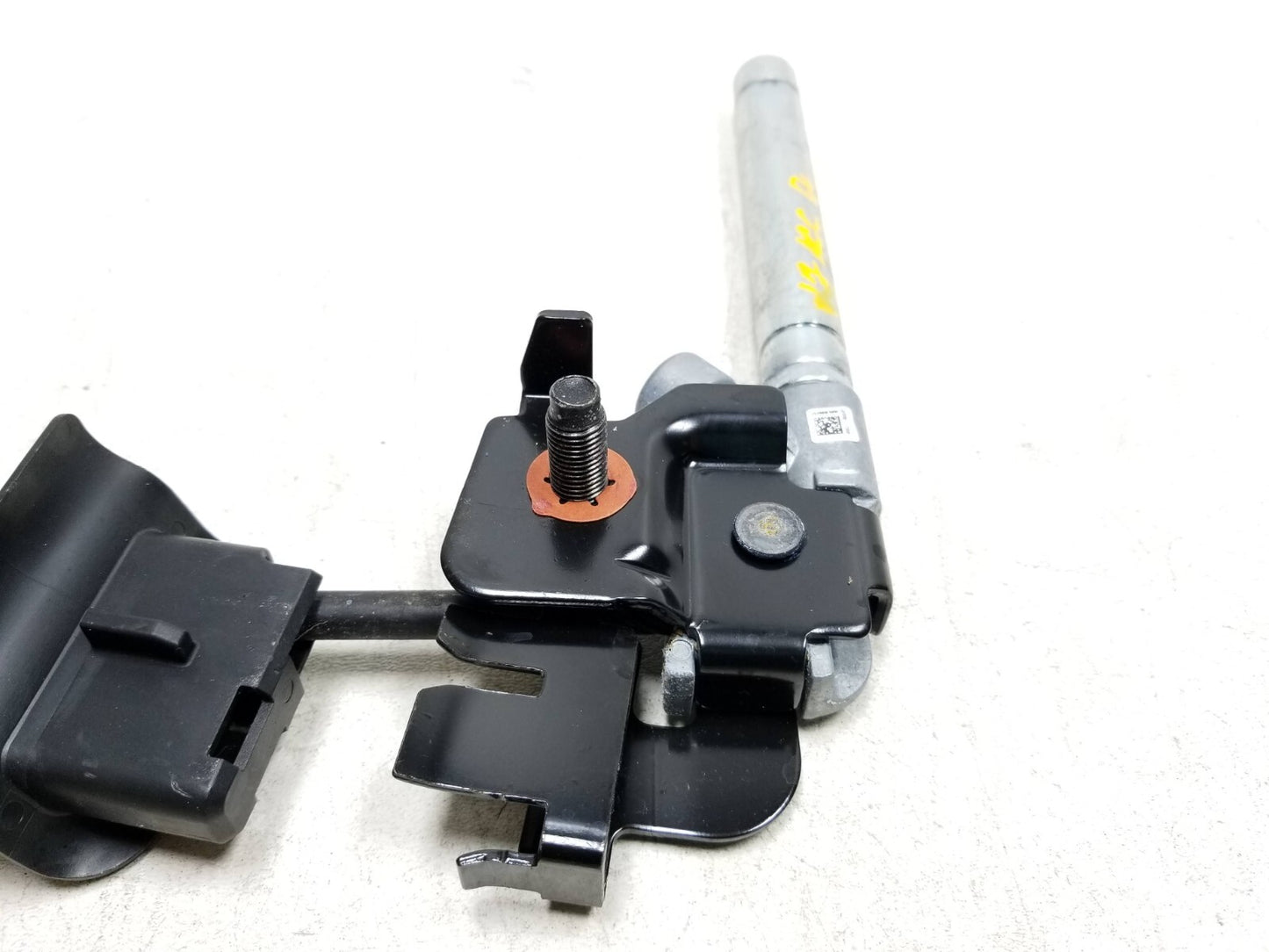 12 - 17 Hyundai Accent Seat Belt Tensioner Front Driver Side Left OEM