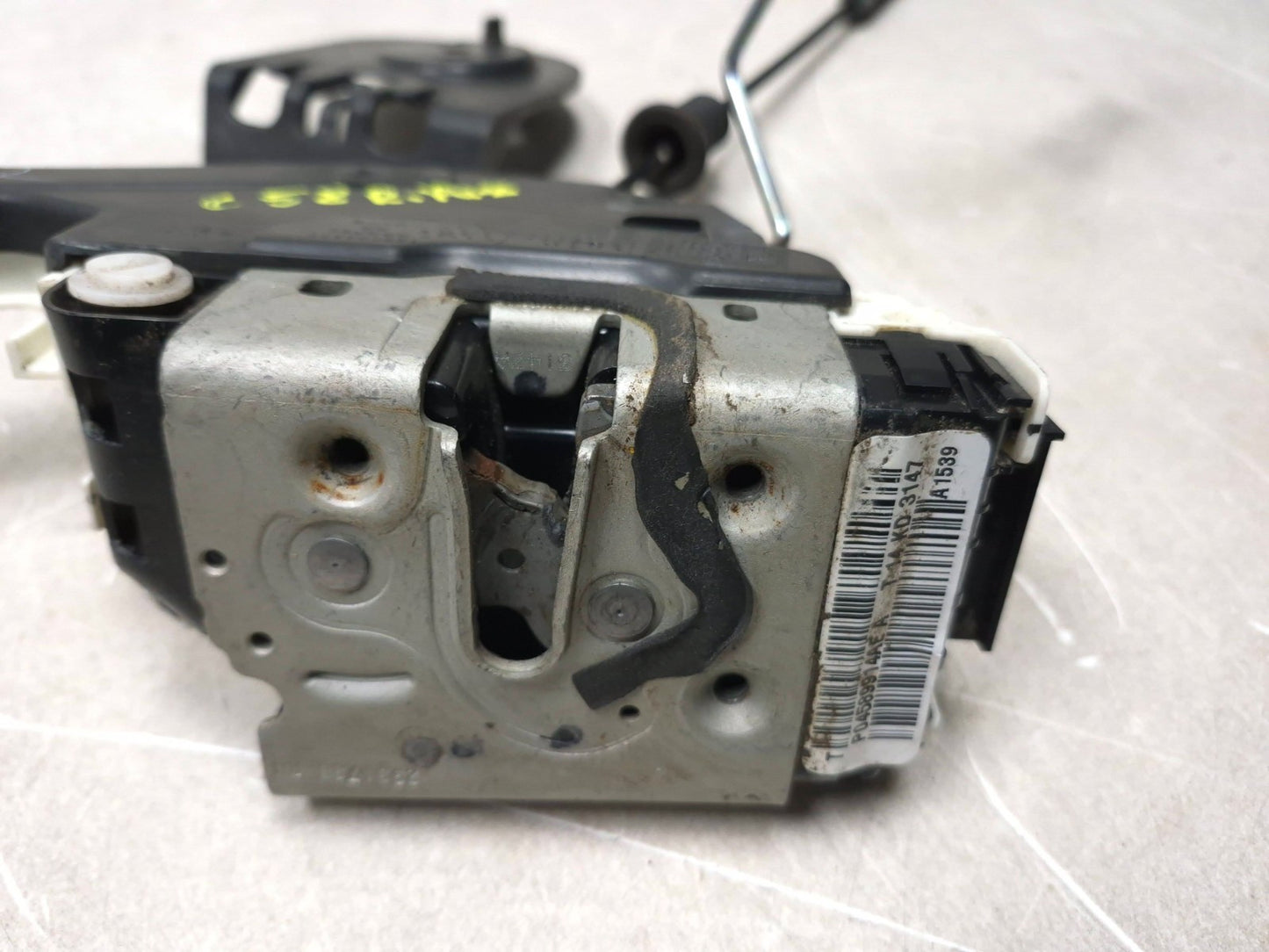 2018 Chrysler 300 Limited AWD Rear Passenger Side Door Handle Lock Latch OEM