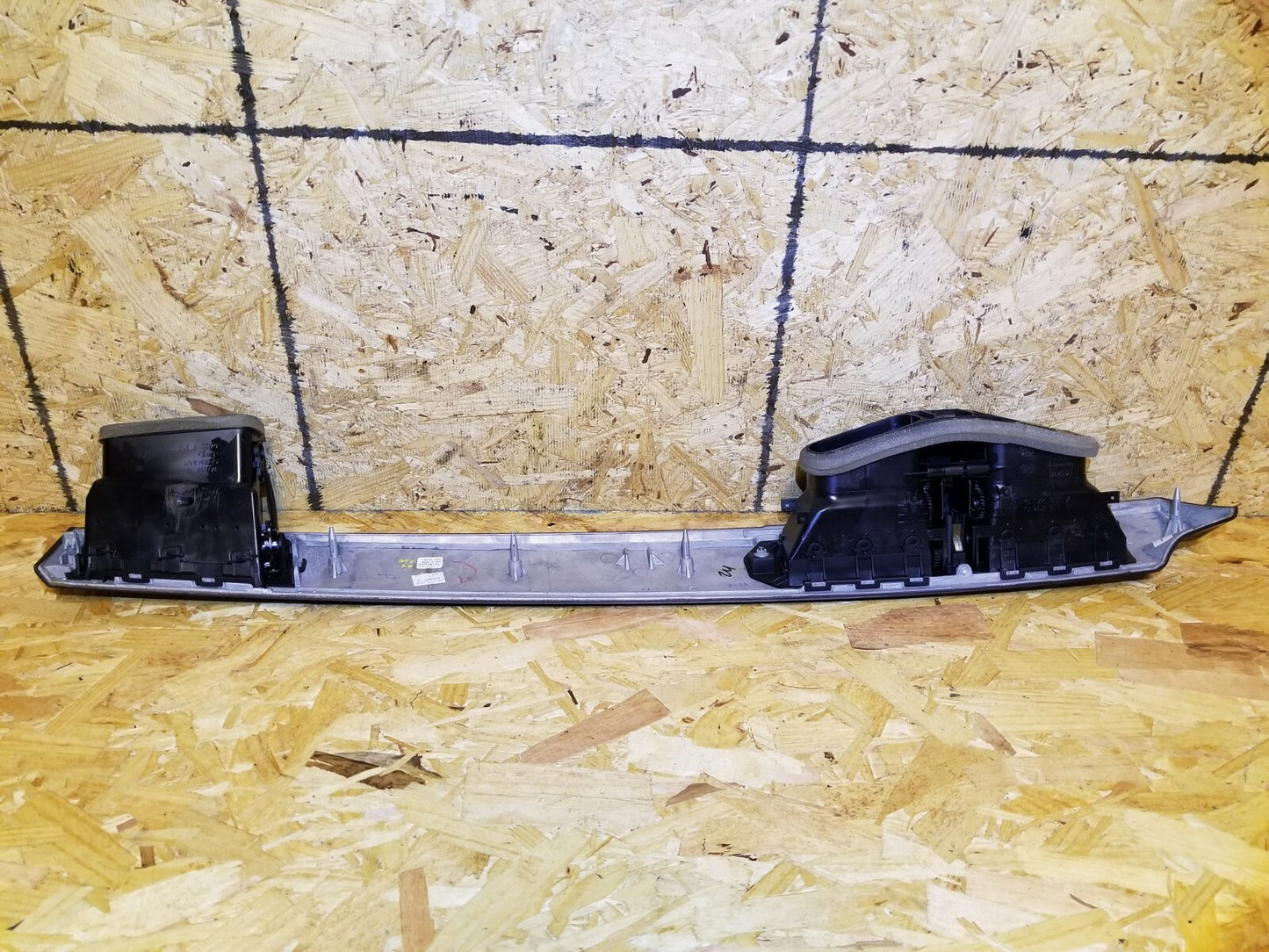 04 05 06 07 BMW 530xi E60 Dash Center Trim W/ AC Heater Air Vent OEM