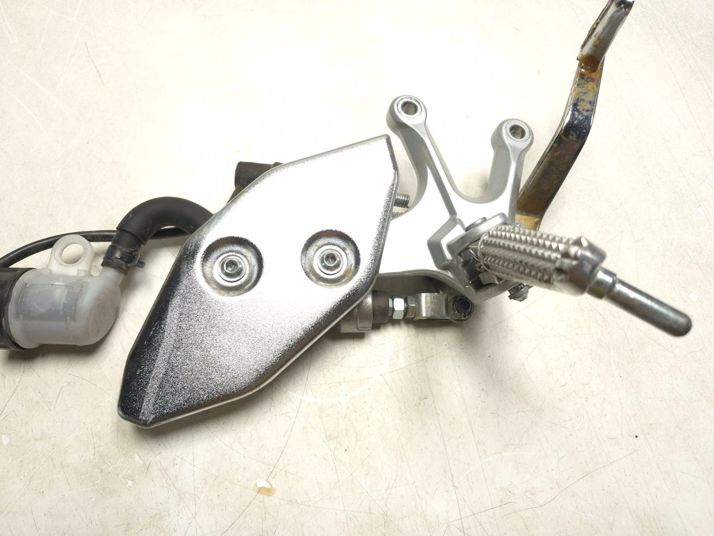 2024 Yamaha R3 Yzfr3 Right Footrest W/ Brake Master Cylinder OEM